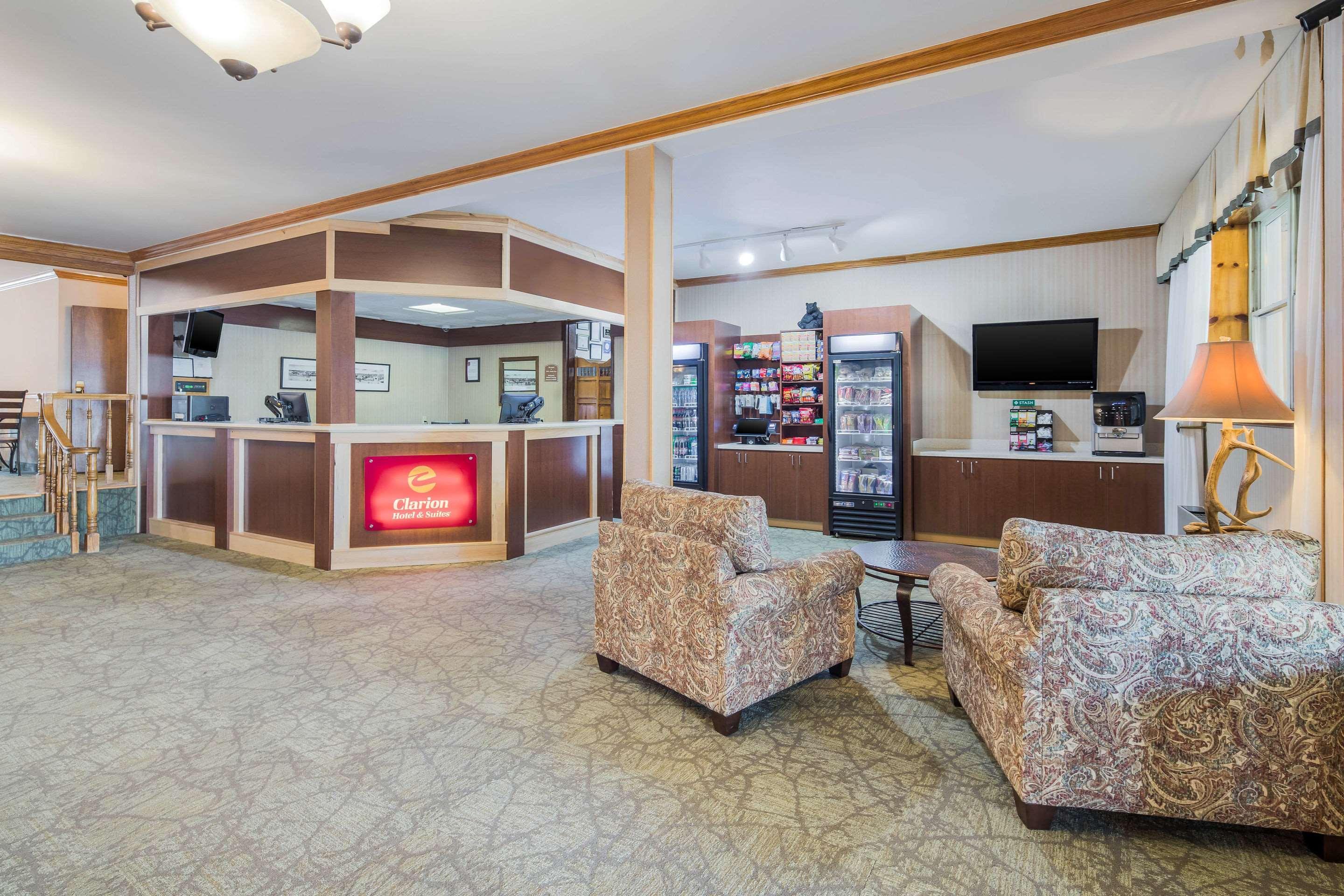 Clarion Hotel & Suites Fairbanks Near Ft Wainwright Экстерьер фото