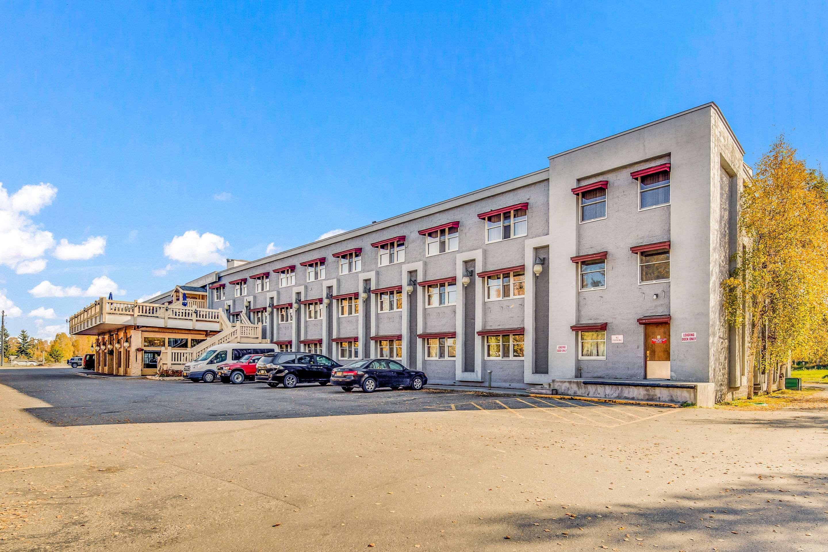 Clarion Hotel & Suites Fairbanks Near Ft Wainwright Экстерьер фото