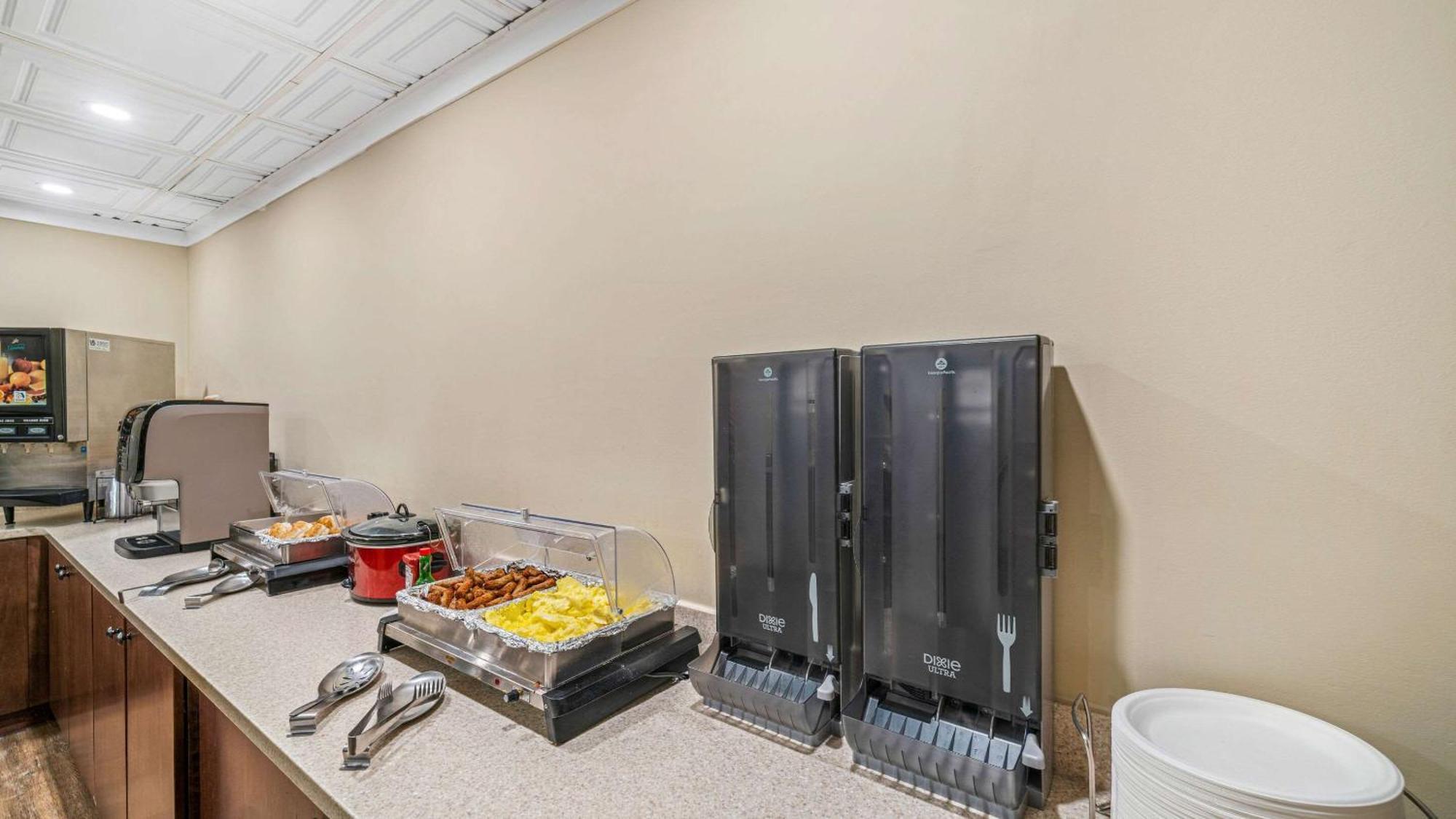 Clarion Hotel & Suites Fairbanks Near Ft Wainwright Экстерьер фото
