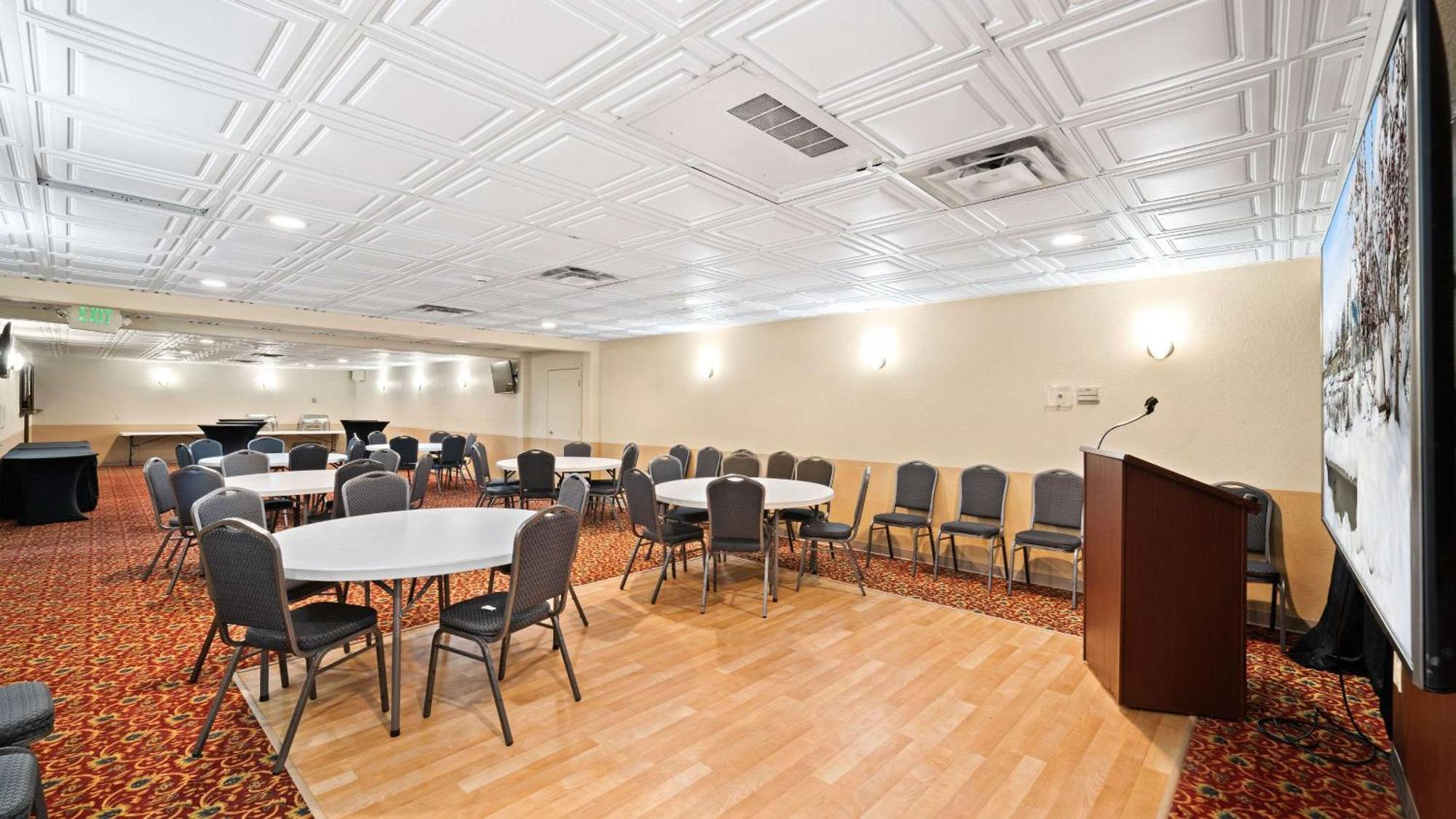 Clarion Hotel & Suites Fairbanks Near Ft Wainwright Экстерьер фото