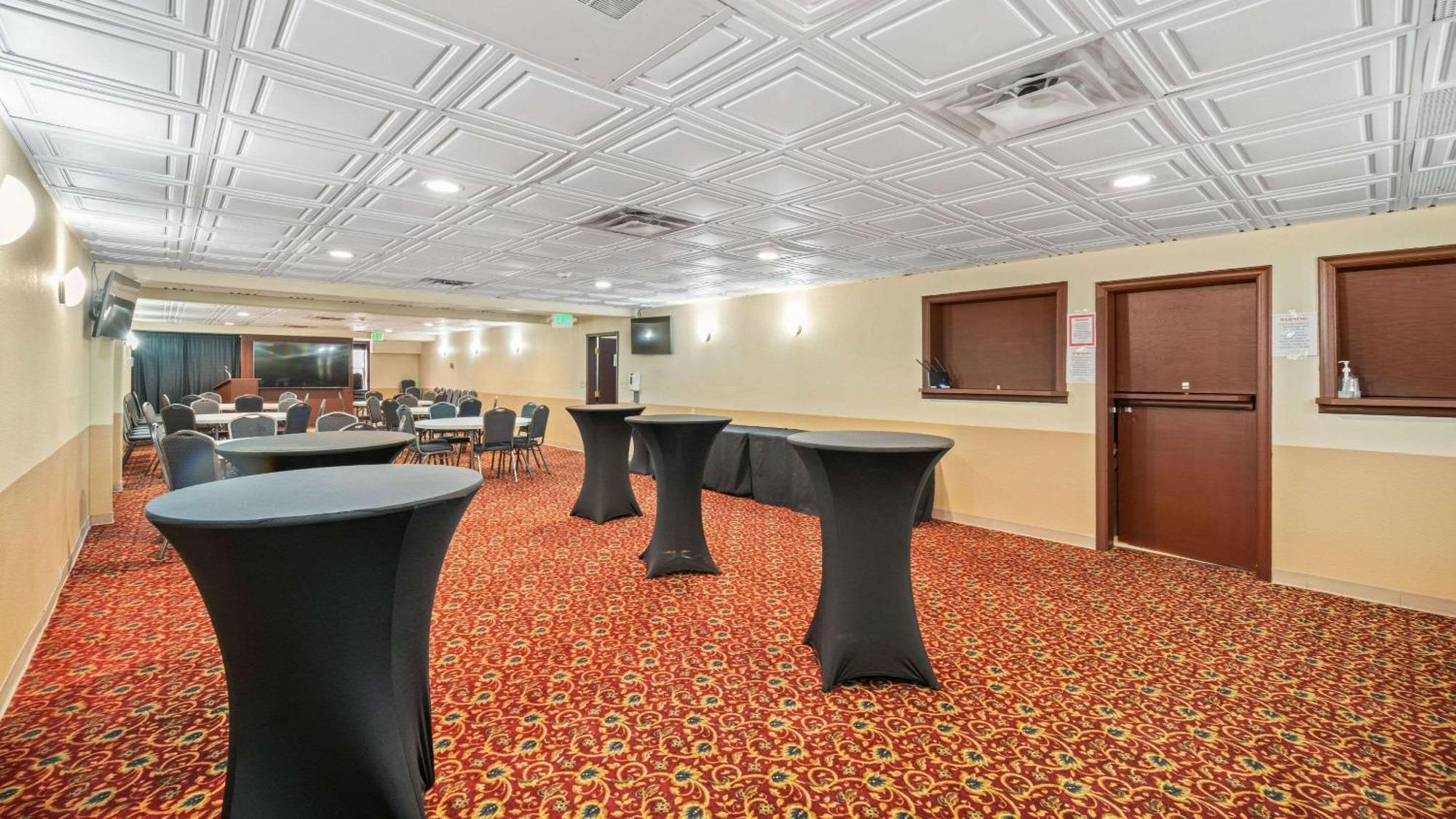 Clarion Hotel & Suites Fairbanks Near Ft Wainwright Экстерьер фото