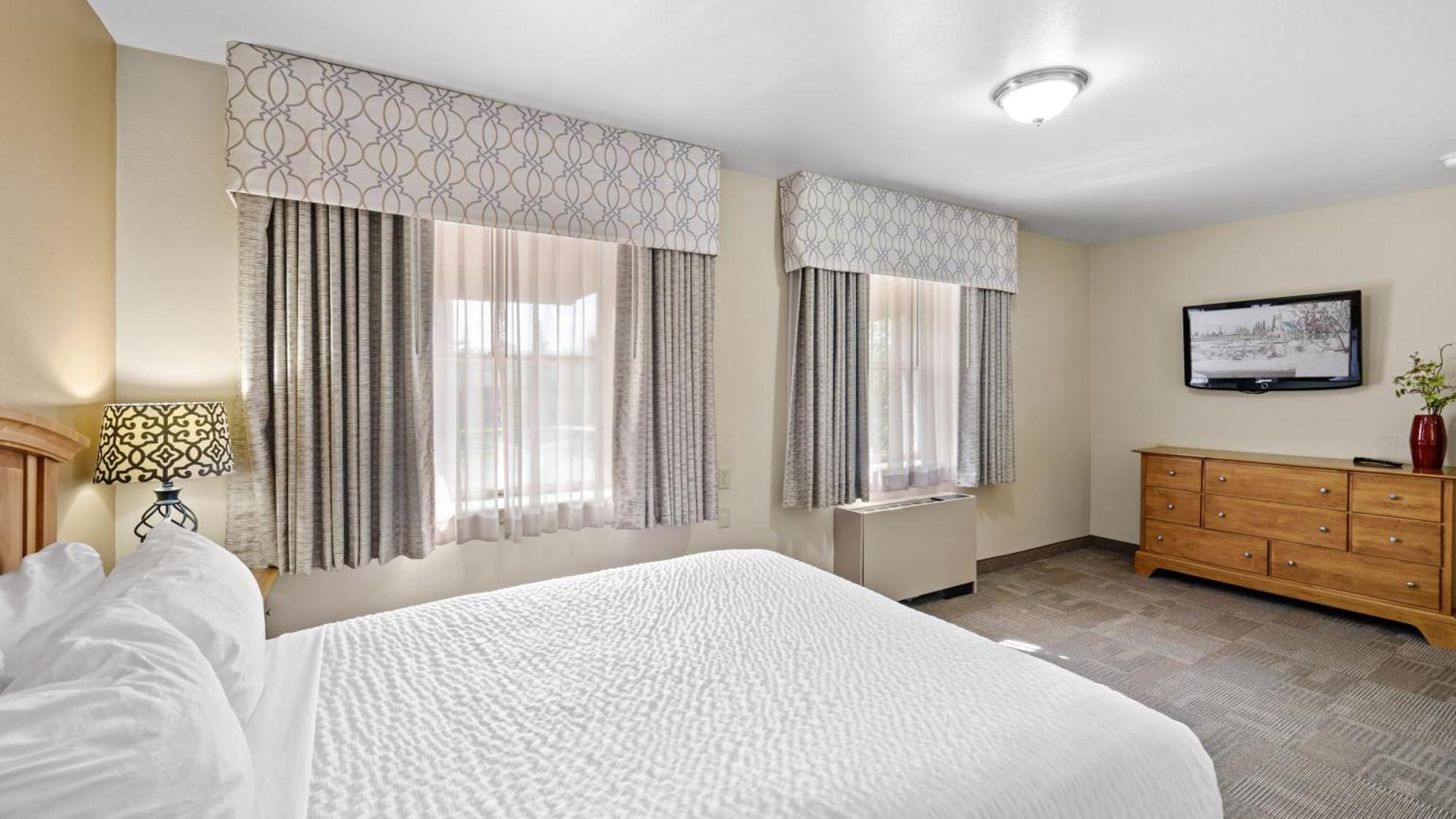 Clarion Hotel & Suites Fairbanks Near Ft Wainwright Экстерьер фото