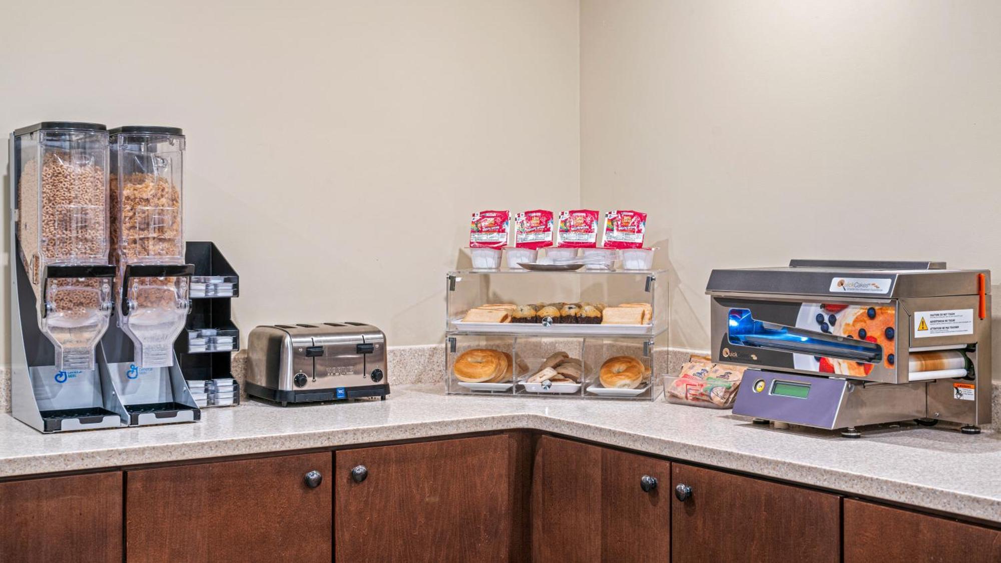 Clarion Hotel & Suites Fairbanks Near Ft Wainwright Экстерьер фото