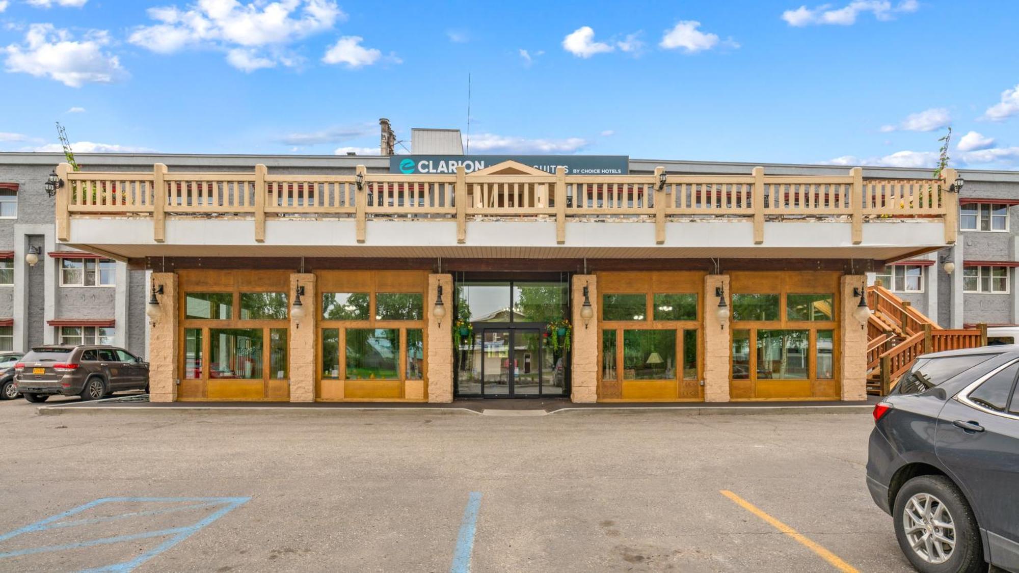 Clarion Hotel & Suites Fairbanks Near Ft Wainwright Экстерьер фото