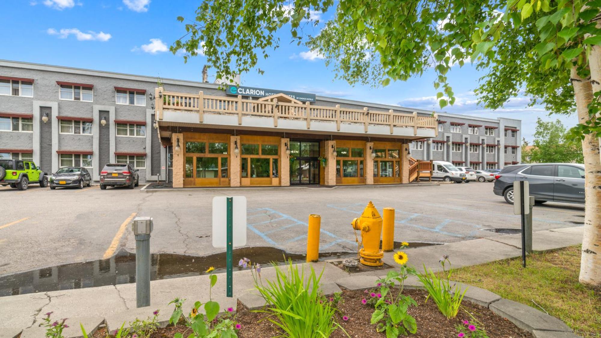 Clarion Hotel & Suites Fairbanks Near Ft Wainwright Экстерьер фото